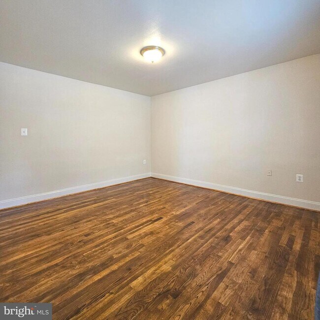 Building Photo - 8251 Carrleigh Pkwy