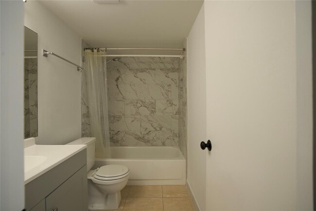 Building Photo - 2125 SW 81st Ave