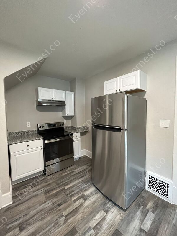 Building Photo - 4039 Fairview Dr