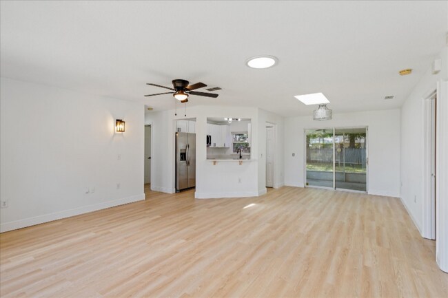 Foto del edificio - 311 Pine Tree Dr