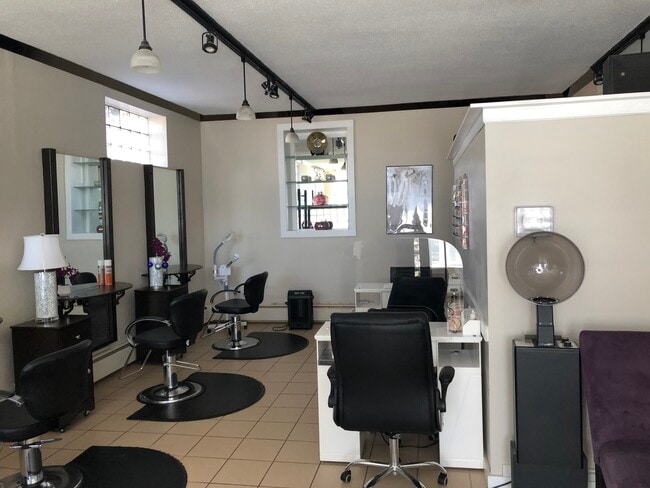 Building Photo - 143 Main St