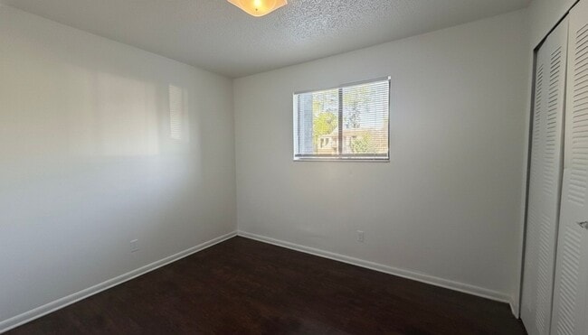 Building Photo - First floor 2/1 Available for Move in! Affordable and Conveniently Located!