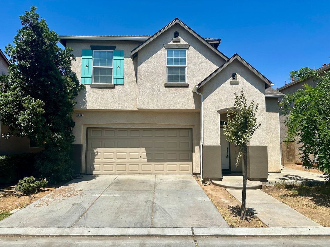 Primary Photo - Spacious European Grove 3/2.5 off Fig Gard...