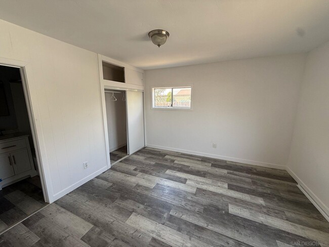 Building Photo - 1733 Dahlia Ave