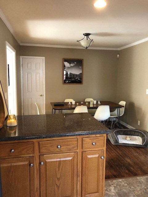 Building Photo - Cozy Cottage in West Nashville, Walk to Ch...