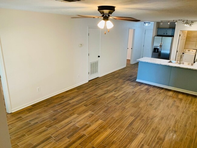 Building Photo - Regency Square Condos, Unit B1