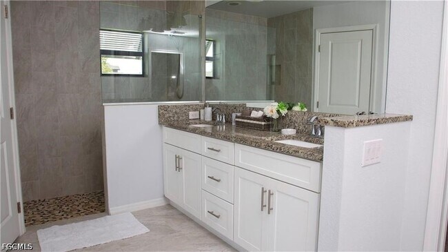 Building Photo - 503 SW 11th Ct