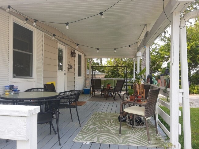Foto del edificio - 3 bedroom house 5 person occupancy Availab...