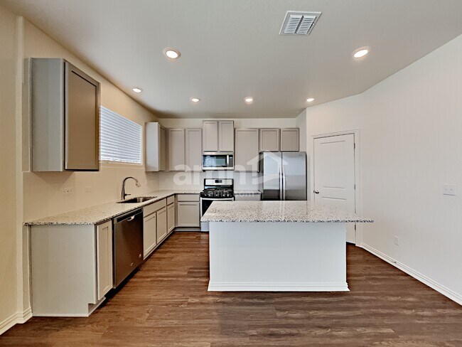Foto del edificio - 2725 Lillybrook Ln