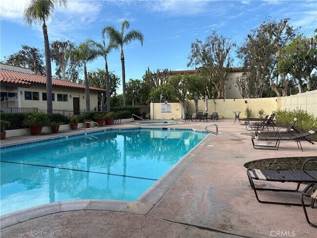 Foto del edificio - 12720 Burbank Blvd