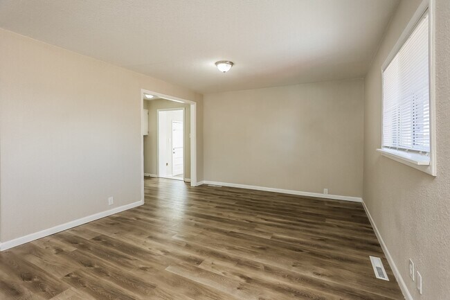 Foto del edificio - 820 Essex Drive