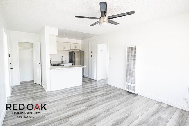 Building Photo - Spectacular Completely Remodeled Two Bedro...