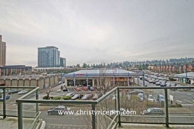 Building Photo - 1100 106th Ave NE