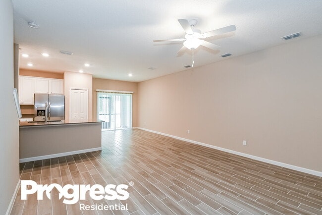 Foto del edificio - 611 Cherry Ridge Dr