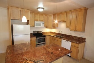 Building Photo - 425 Autumn Dr