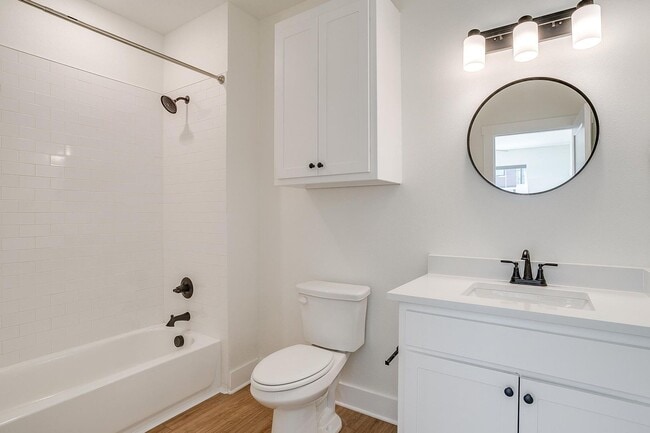 Foto del edificio - 2333 Benbrook Blvd