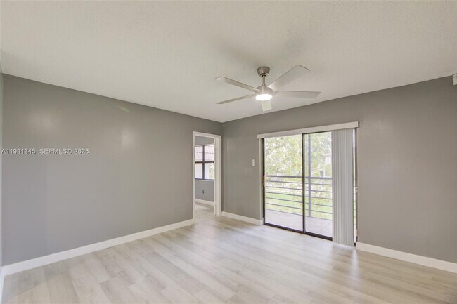 Foto del edificio - 851 NE 209th Terrace