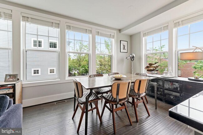 Foto del edificio - 783 Morton St NW