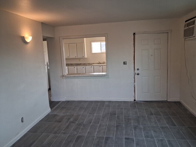 Building Photo - 5722 Lindhurst Ave