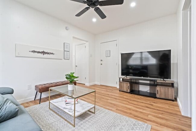 Foto del edificio - 1622 Union Turnpike