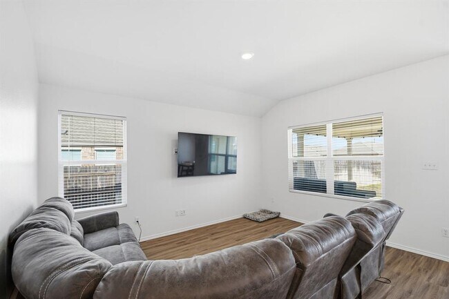 Foto del edificio - 287 George Neggan Ln