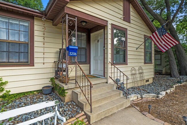 Building Photo - 3206 Kerbey Ln