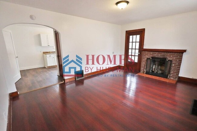 Building Photo - Three Bedroom House | Now Available