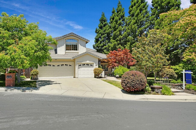 Building Photo - 706 Endsliegh Ct