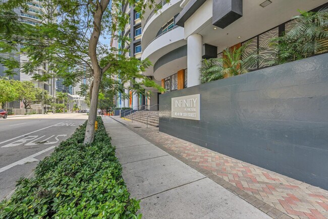 Foto del edificio - 60 SW 13th St