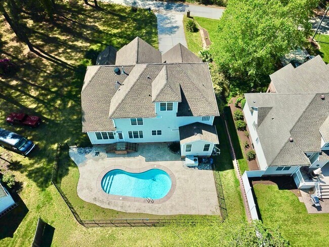 Building Photo - Waterfront Home w/2-Car Garage & Heated Sa...
