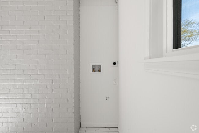 Building Photo - 908 McDaniel St SW