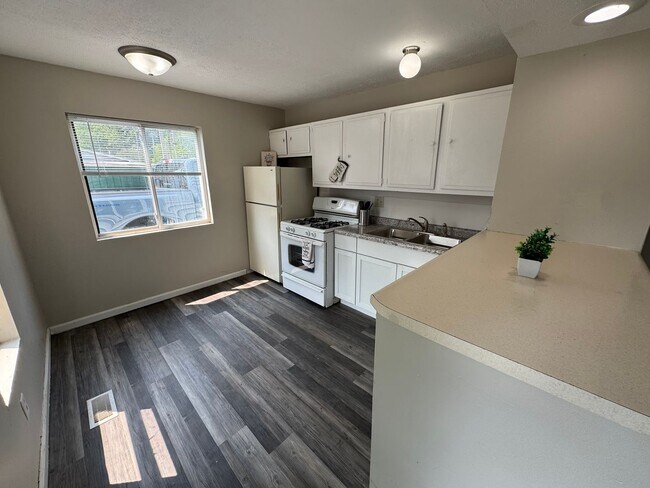 Foto del edificio - 2811 S Price Ave