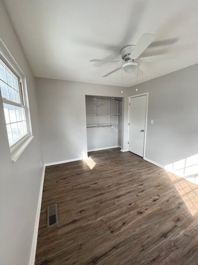 Front Bedroom - 2703 Cambridge Blvd