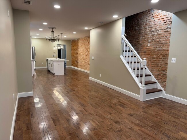 Building Photo - 5 S Augusta Ave