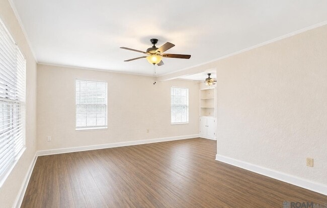 Building Photo - 2961 Greenwood Dr