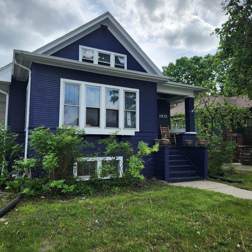 Building Photo - 1105 W Touhy Ave