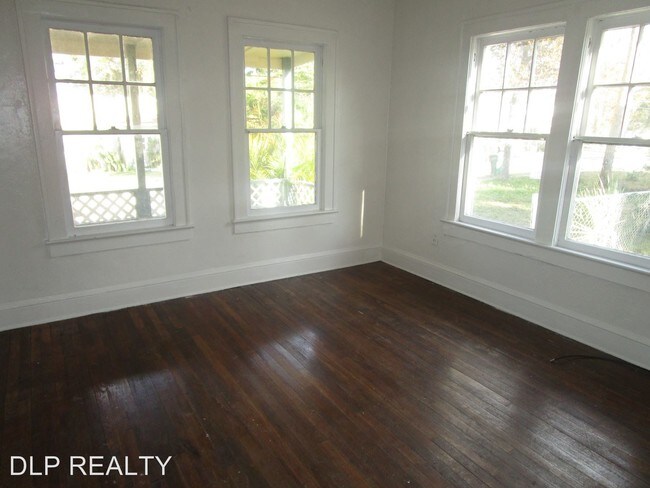 Building Photo - 942 Avondale Ave