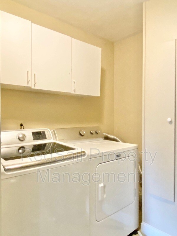 Building Photo - 30 Markham Dr