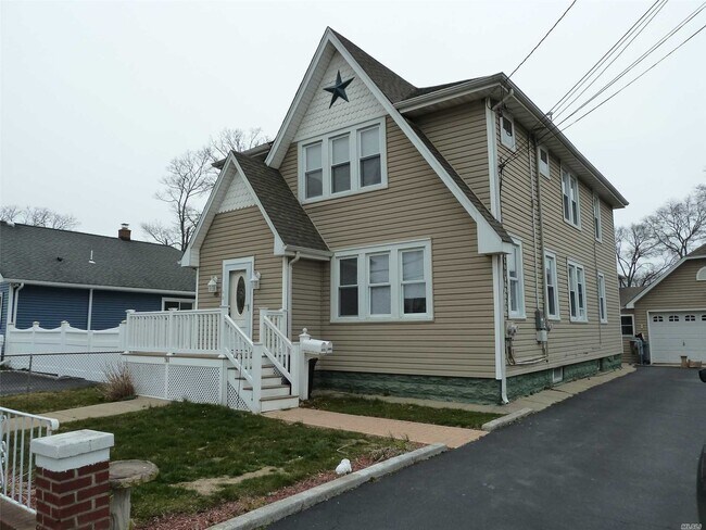 Building Photo - 761 Albin Ave