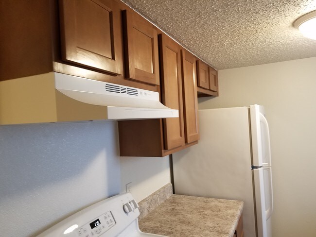 Kitchen - 490 E 8th St N