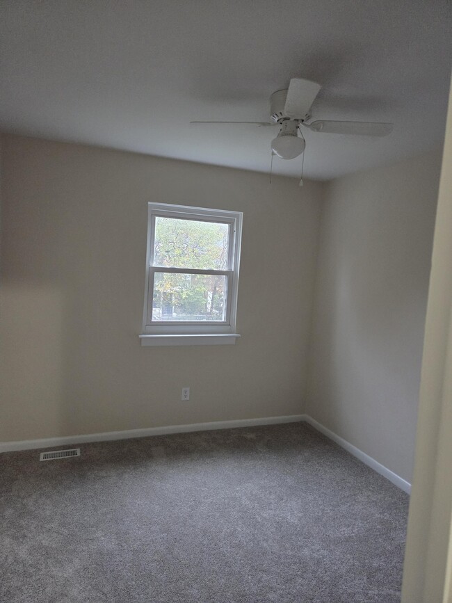 Building Photo - 614 Redkirk Ln