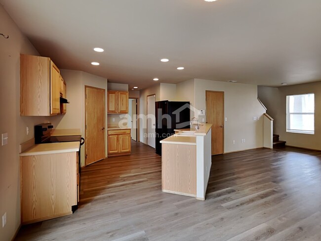 Building Photo - 17811 Silver Creek Ave E