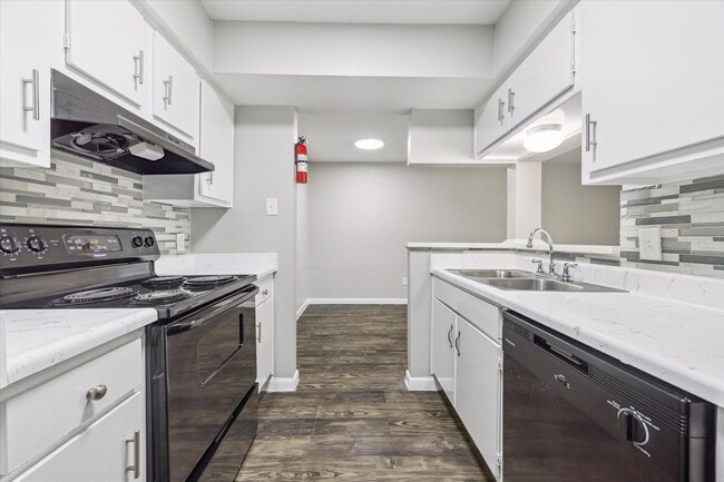 Building Photo - 3800 Sherwood Ln