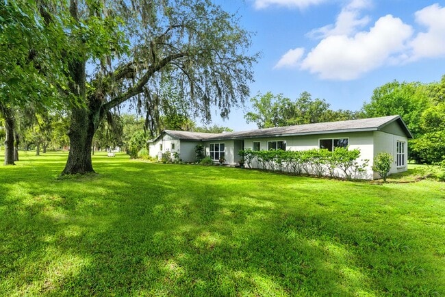 Building Photo - 2205 Henley Rd