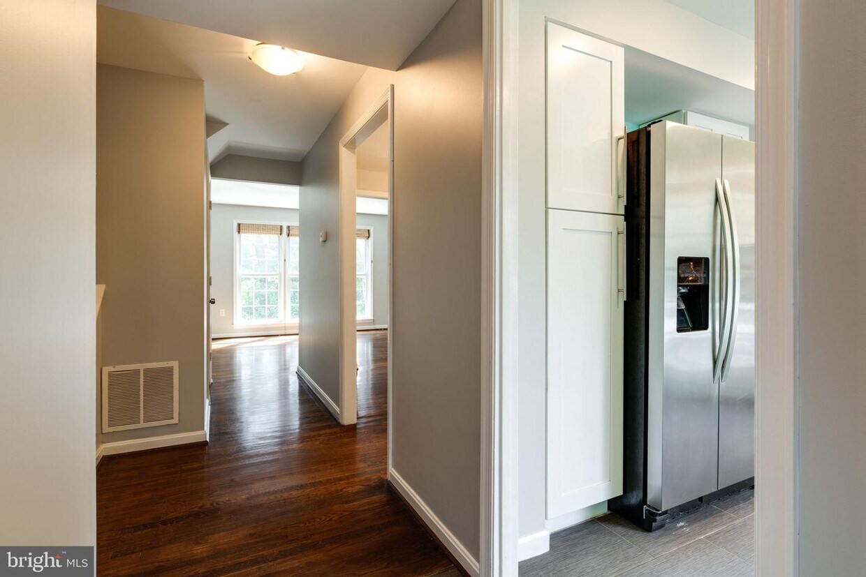 7021 Leebrad St, Springfield, VA 22151 Townhome Rentals in