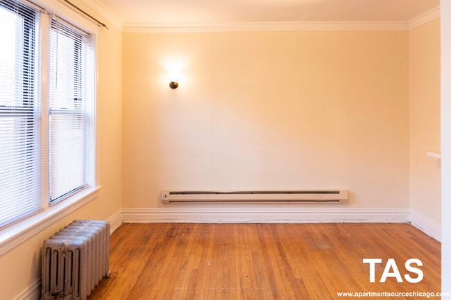 Building Photo - 627 W Melrose St