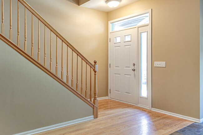 Building Photo - 1778 Tudor Ln