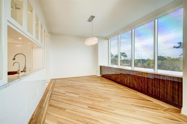 Foto del edificio - 121 N Post Oak Ln