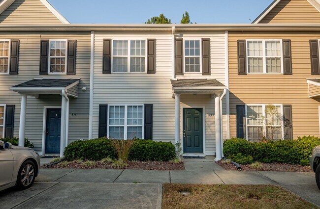 Building Photo - Great Location for this Beautiful 3 Bedroo...