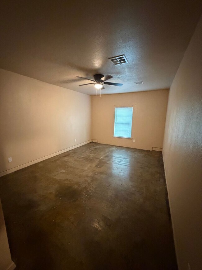 Building Photo - 2128 E Meandering Way